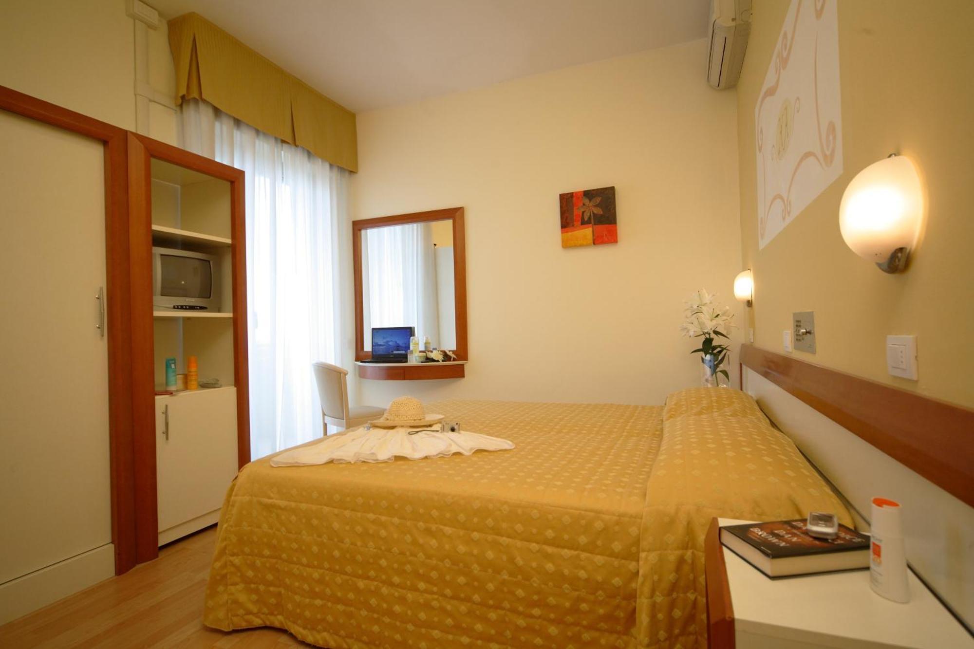 Hotel Aristeo Rimini Esterno foto