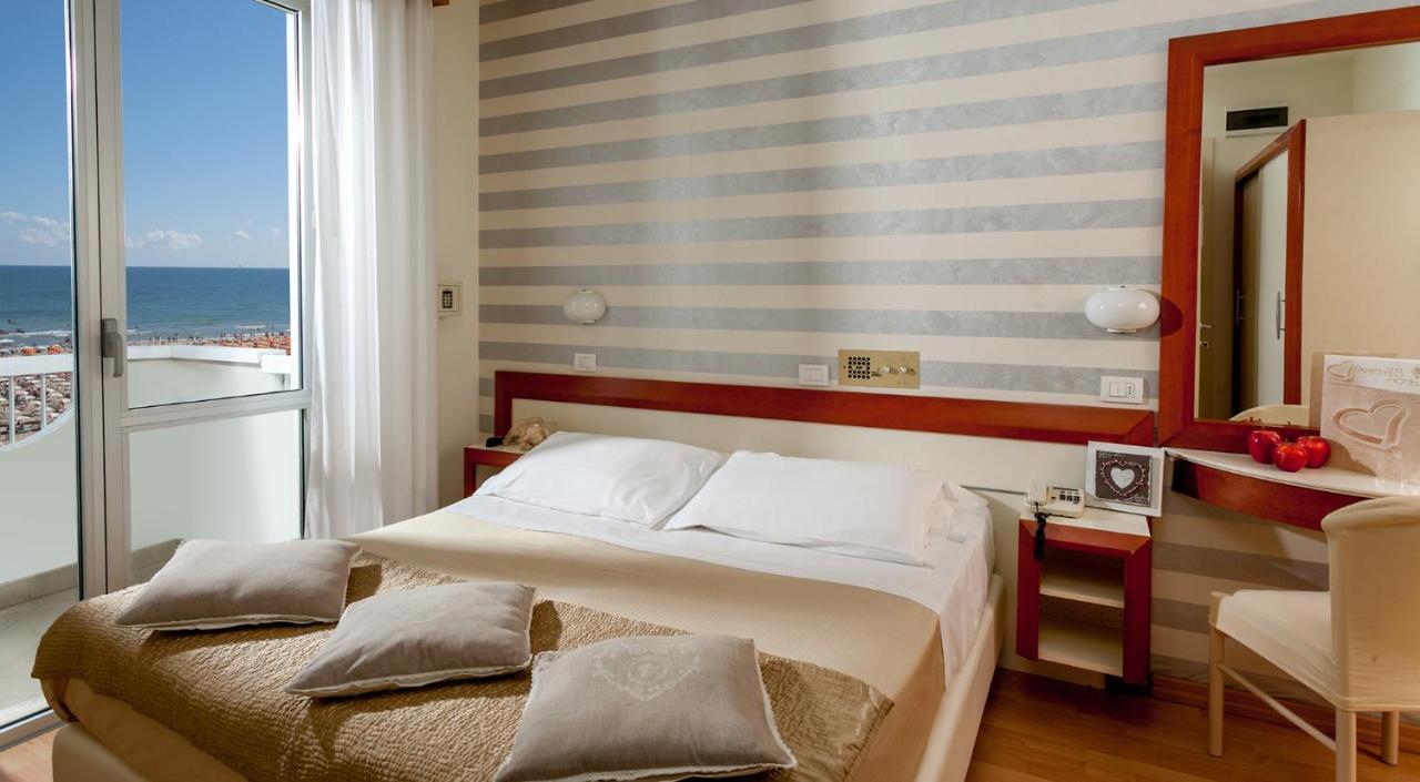 Hotel Aristeo Rimini Esterno foto