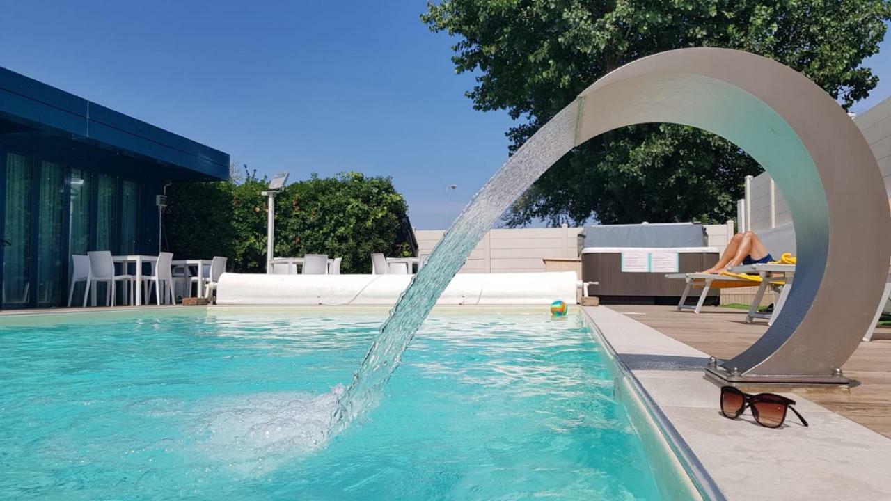 Hotel Aristeo Rimini Esterno foto